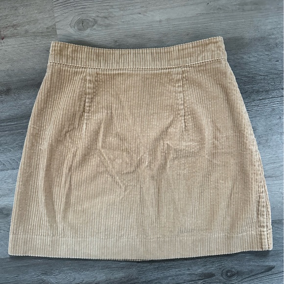🌻 H&M Corduroy Patch-Pocket Tan Mini Skirt 🌻 - Picture 4 of 4